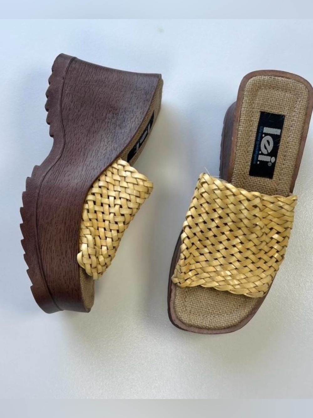 Lei Y2K platform sandals 🏝️😍